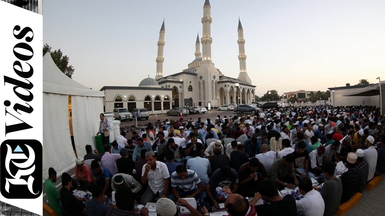 Рамадан в ОАЭ: «Голубая мечеть» в Дубае ежедневно обслуживает ифтар более чем 1500 человек.