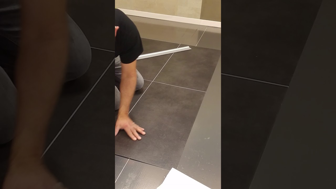 Plaatsen vinyl vloer met zelfklevende tape