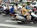 Вьетнам , экстрим на пешеходном переходе.