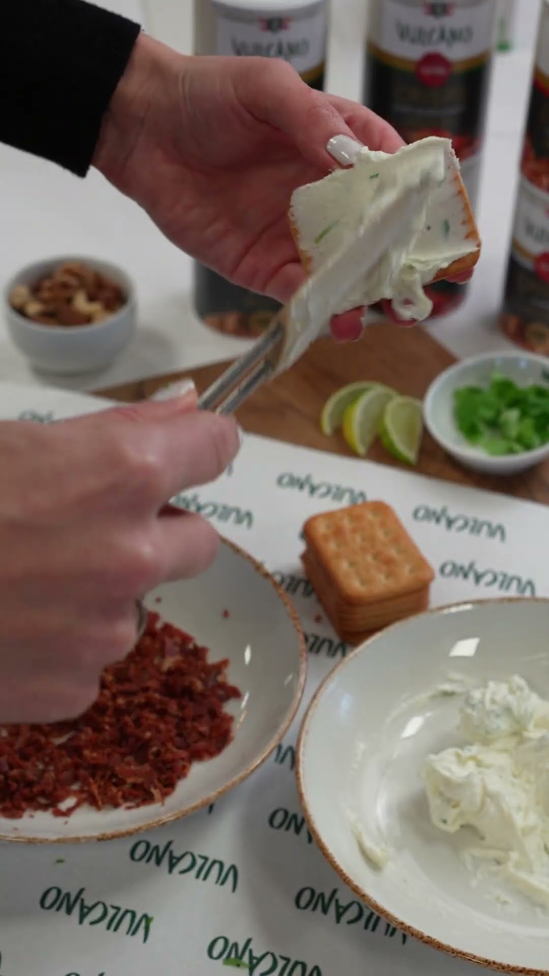 Cream-Cheese-Canapes mit Schinkenchips - YouTube
