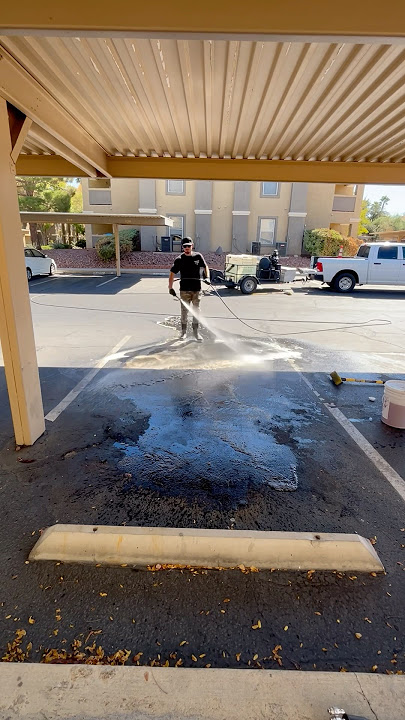 Penghilangan noda oli di aspal #pressurewashing #powerwashlasvegas