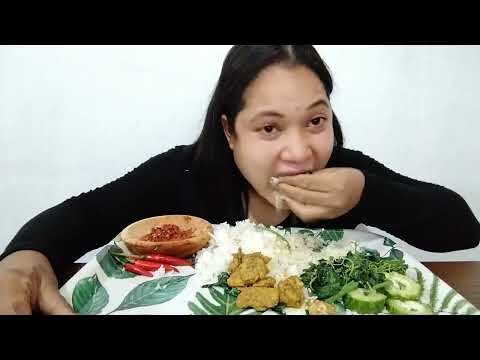 Mukbang nasi putih , ulam peria mentah dan gigit cili sedap ye ..# mukbang#ASMR#cili#makan#ulam#