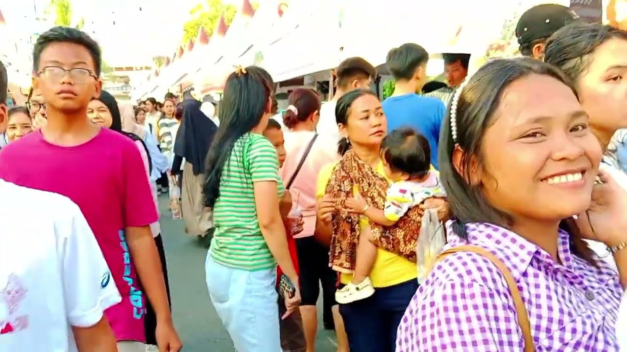 BERBURU TAKJIL DI KOTA MEDAN SUMATERA UTARA