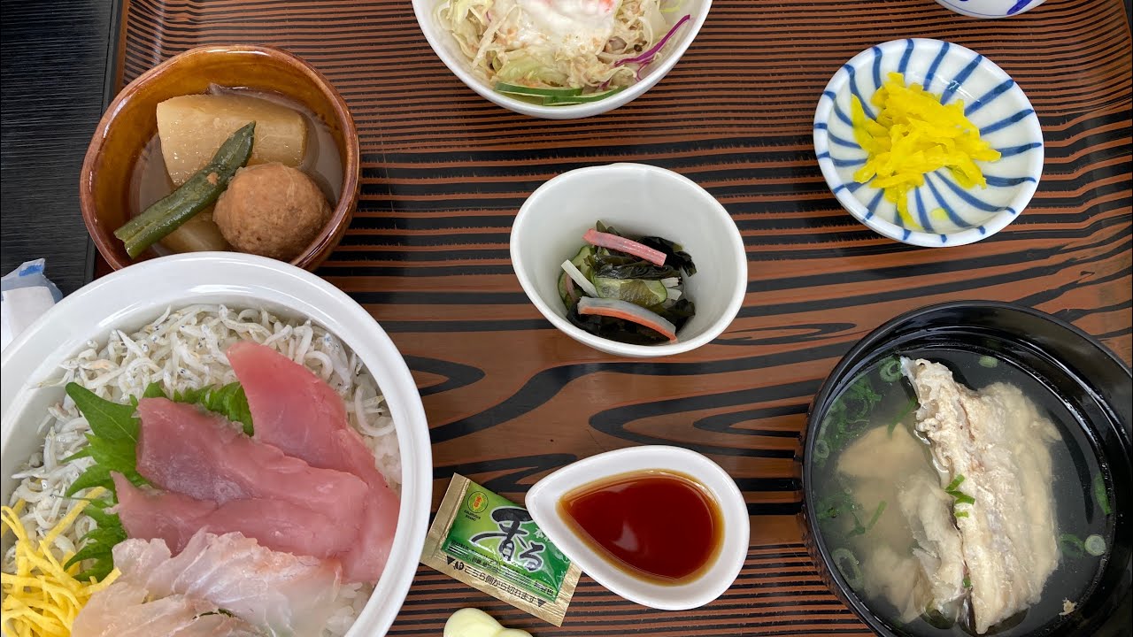 しらす丼　カフェオレ