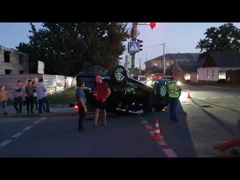 В Павлограде в результате ДТП перевернулась машина