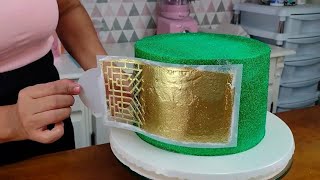 APPLICATION OF A STENCIL IN WHIPPED WHIPPED / PERFECT TECHNIQUE WITHOUT BLURRYING YOUR CAKE