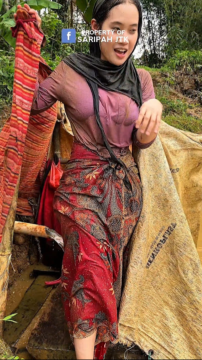 beautiful village girl taking a bath #villagegirltakingabath #villagegirltakingabath #villagewido...