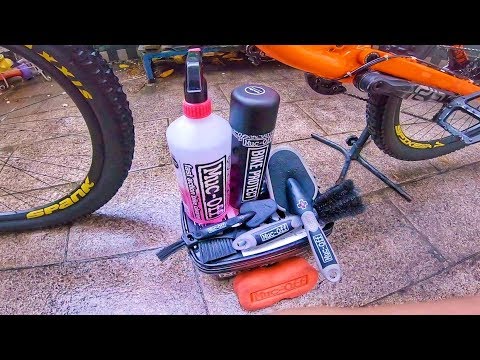 Video: Muc-Off Bộ vệ sinh xe đạp 8 trong 1