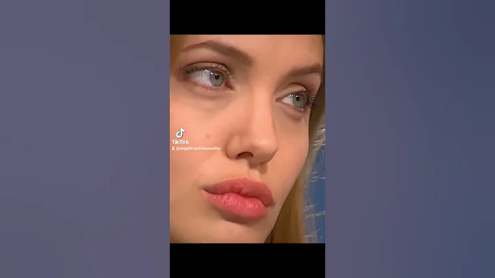 Angelina Jolie plays with her lips - DayDayNews