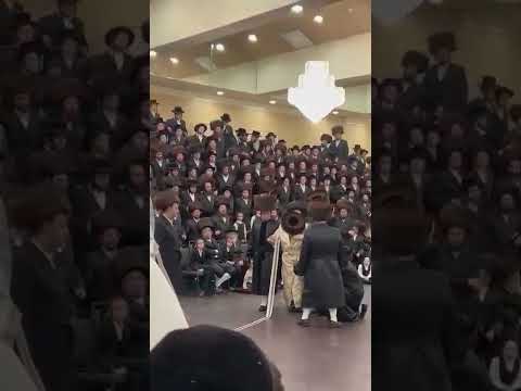 Toldos Avrohom Yitschok Rebbe Dances Mitzvah Tantz - Menachem Av 5782