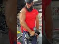 молотки в сторону груди