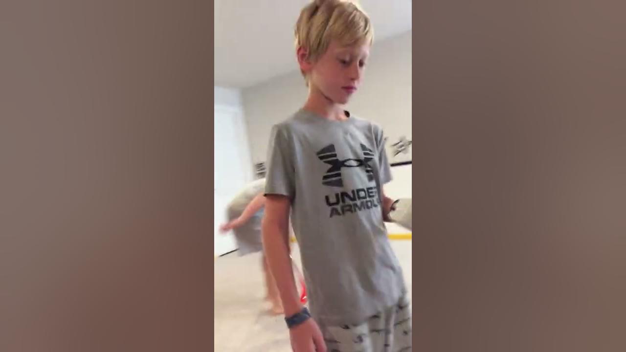 1v1 knee hockey game first to 7 WINS🏒🥅 YouTube