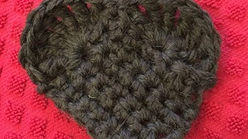 Crochet a Simple Heart - DIY Crafts - Guidecentral