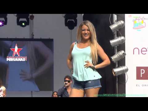 Leslie Shaw Sexy Shorts anima Milett Figueroa en desfile