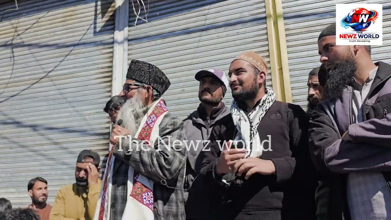 Imam Jamia Masjid Kishtwar adressing Pro-testors in Kishtwar over K_iling of Iran's supreme leader.