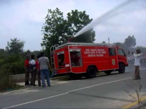  Mobil  Pemadam Kebakaran wmv YouTube