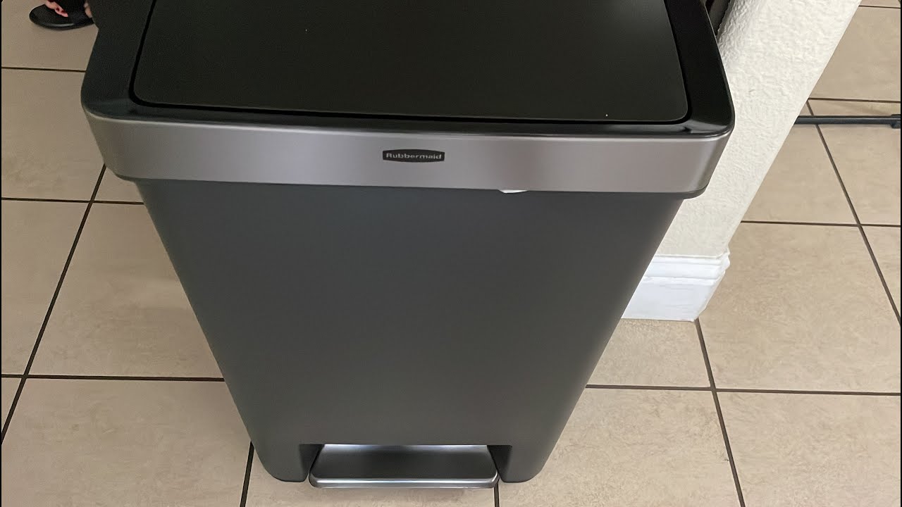 Rubbermaid Premium 13 gal. Gray Step-On Trash Can