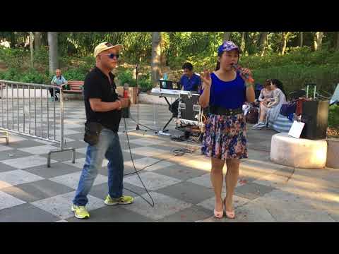 新天地音乐 香港尹相杰福哥又来了！这次同喻米英合唱 凤阁恩仇未了情。屯门公园表演2018年5月29日