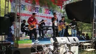 Jari band Reborn feat slot on band . Istana kerinduan live'.      #karawang #batujaya #Jari_Band