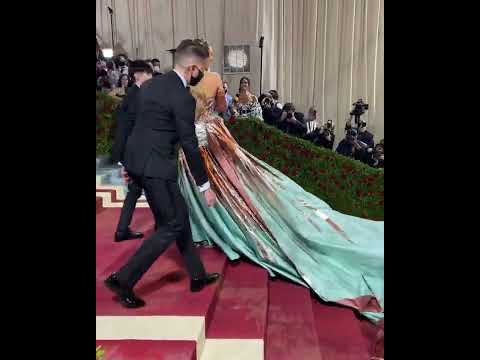 Blake lively Wearing transformational dress at the met gala 2022 | #blakelively #metgala