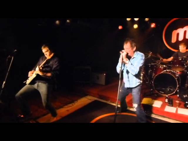 Sleduj Wayne Nicholson & The Eastenders - I Feel the Same na YouTube