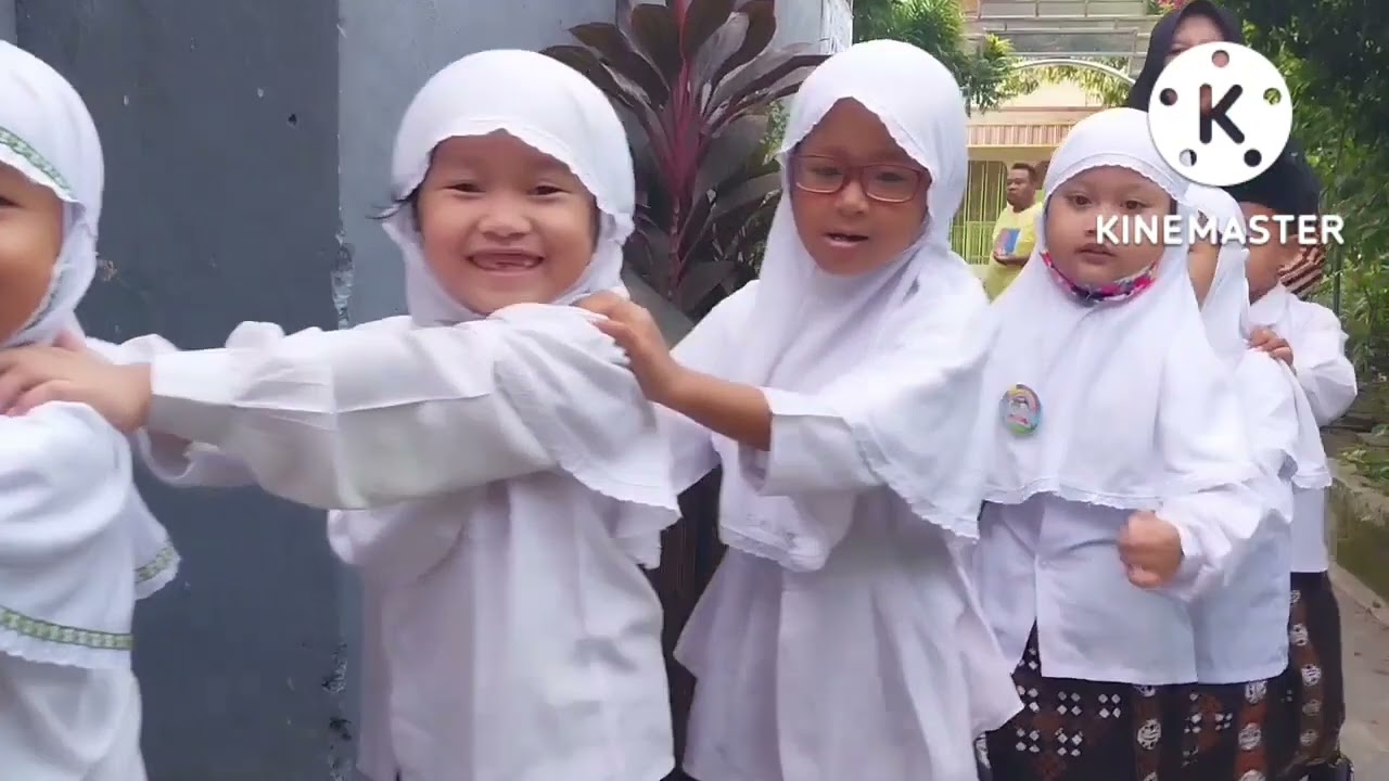 wisata pendidikan RA Tarbiyatul Islam ke menara kudus dan museum jenang