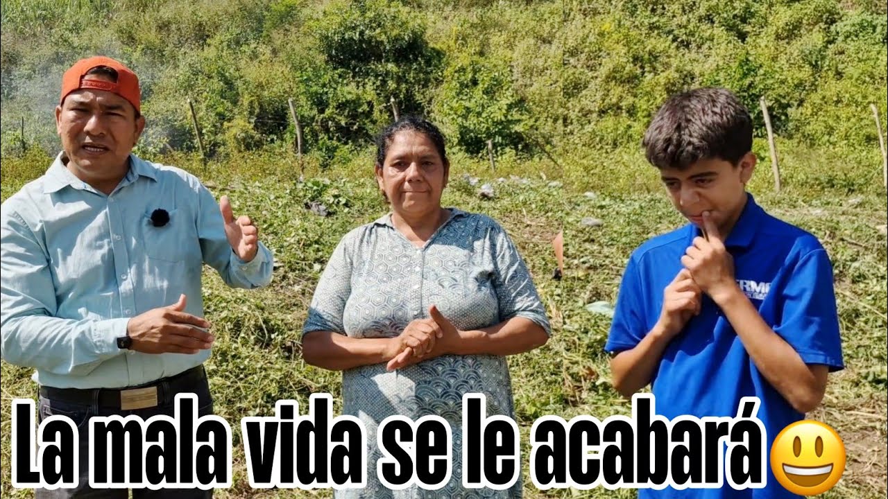 doña VICENTA no lo puede creer al ver a los albañiles trazando su futura CASA.