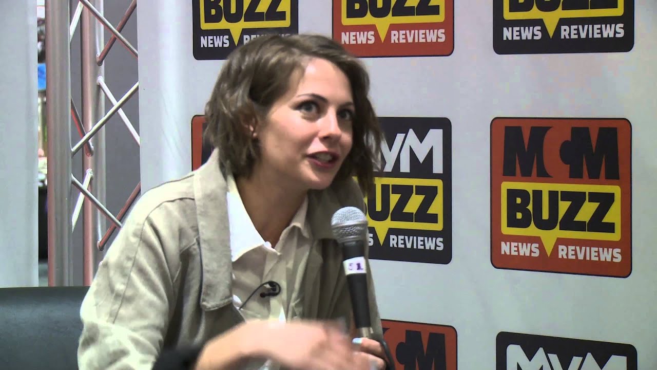 Willa Holland Mcm Buzz Stage Episode 12 Mcm London Comic Con Youtube