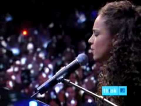 Alicia Keys - Superwoman Live @ Apollo