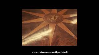 Tavolino Biedermeier Nord Europa 1800 in Mogano e Piuma di Mogano