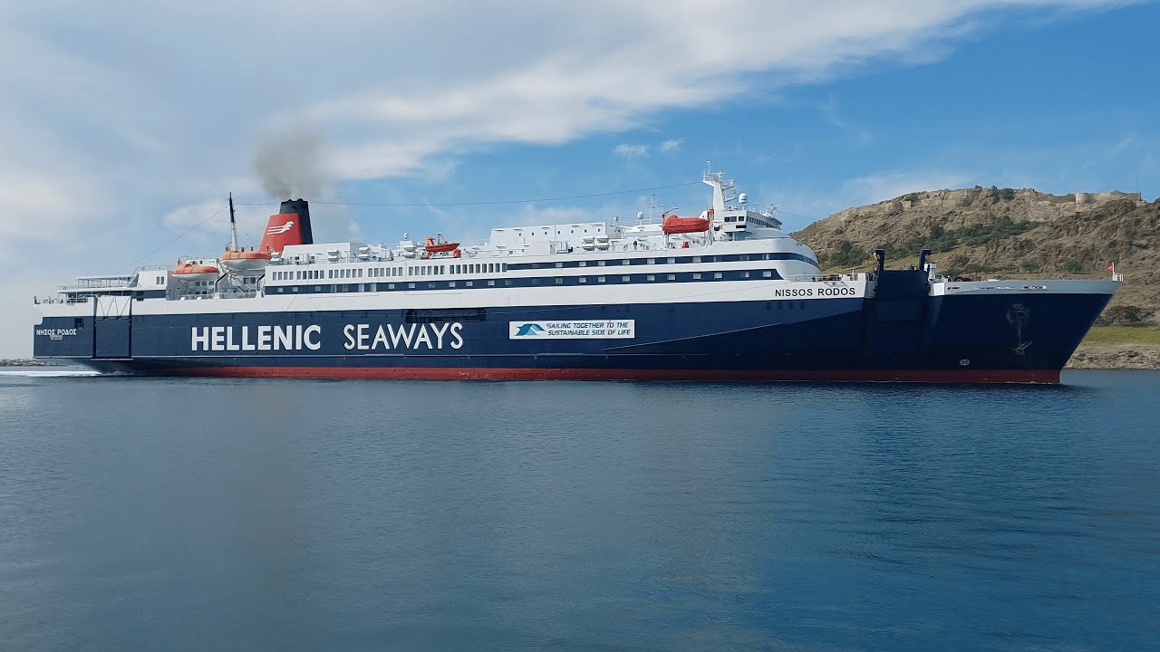 NISSOS RODOS: Άφιξη στο λιμάνι της Μύρινας!