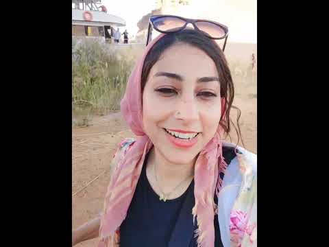 مع التمساح في بحيرة ناصر بأسوان