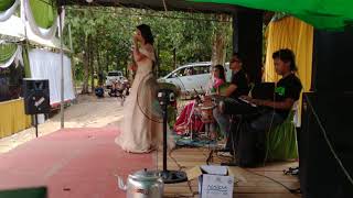 terhanyut dalam kemesraan Eni Santika nadasanjaya feat BINTANG AUDIO PANDUSENJAYA live Runtu batu