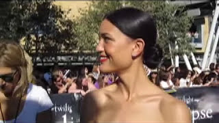 "Twilight Saga: Eclipse" Star Julia Jones At The Red Carpet Premiere!