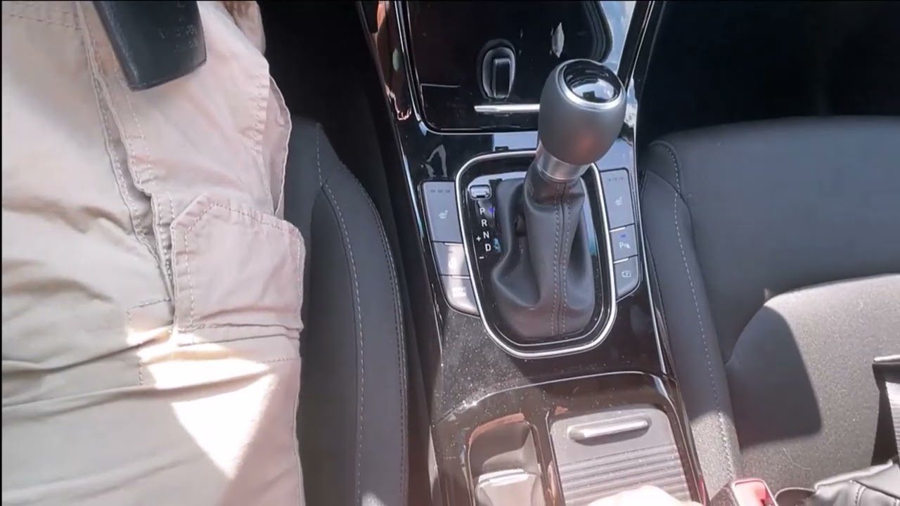 Как включить стояночный тормоз (ручной тормоз) | Автомобили Hyundai i10, i20, i30 с автоматическо...
