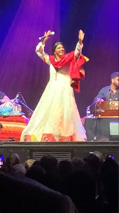 NOORAN SISTERS JYOTI NOORAN DANCING TO SONG KOKA IN LONDON LIVE SHOW PERFORMANCE 2023 ਨੂਰਾਨ SISTERS