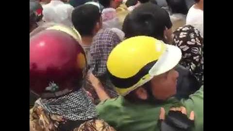 FULL CLIP: NỖ LỰC GIẢI CỨU CÁ VOI MẮC CẠN TẠI NGHỆ AN