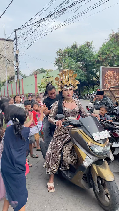 Penari ular dikejar bocil #tariular #penariular #bocil #snakedance