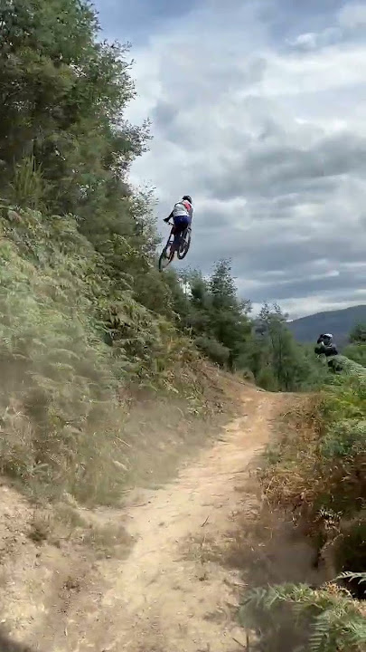 Maydena pull ups #mtb #dh #fyp #ride #riders #mtblifestyle #mtblife #giant #giantbikes #letsplay