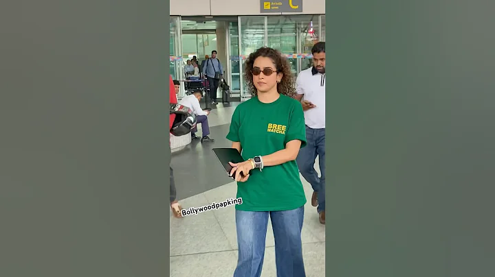 Sanya Malhotra snapped 💚💚at Delhi airport #sanyamalhotra #trendingshorts #bollywood #viralshort