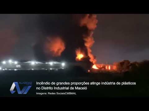 Incêndio de grandes proporções atinge indústria de plásticos no Distrito Industrial de Maceió