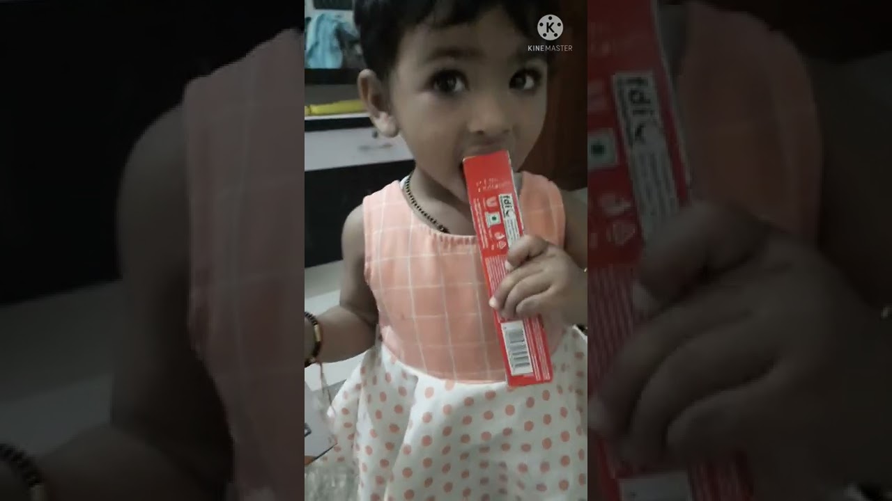 Dantkanti vs closeup | baby brushes her teeth 