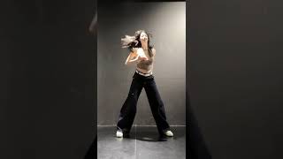 Miniskirt - Aoa Cover