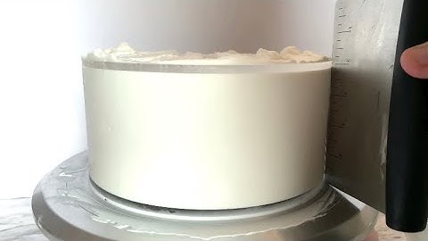 Secrets of how to get a perfectly smooth buttercream cake with sharp edges
