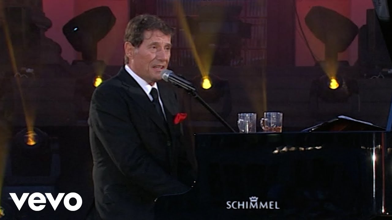 Assista a Udo Jürgens - Ich würd' es wieder tun (Der Solo-Abend - Live am Gendarmenmarkt, 2005) no YouTube