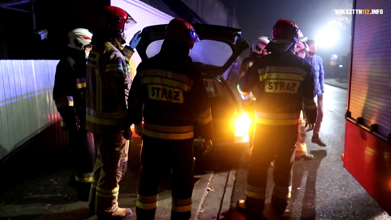 Audi uderzyło w budynek mieszkalny w Kębłowie!