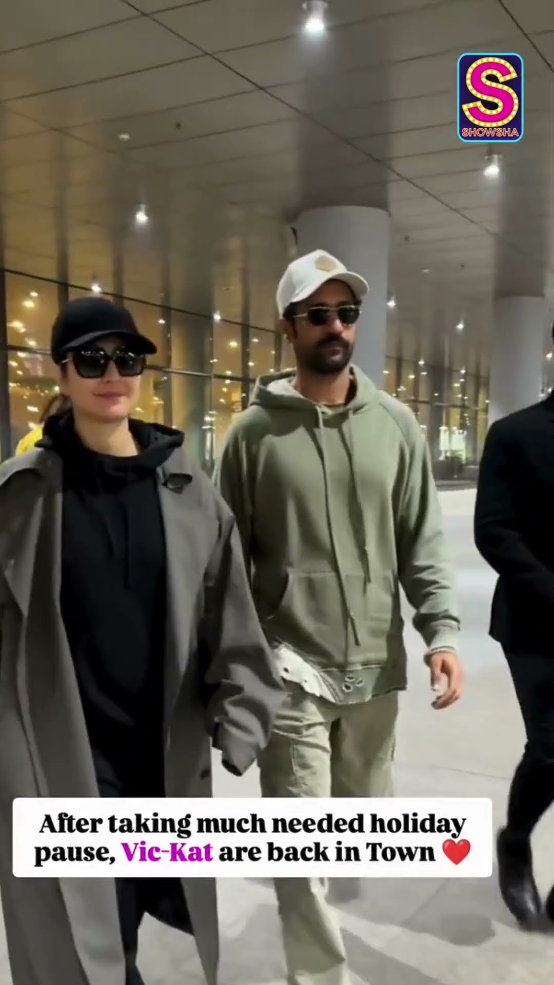 Couple Vicky Kaushal And Katrina Kaif Spotted In Comfy Airport Look, Gets Papped At Mumbai Airport