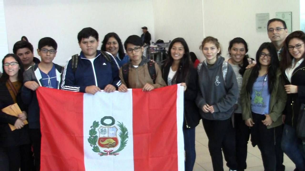 Estudiantes rumbo a Colombia - YouTube