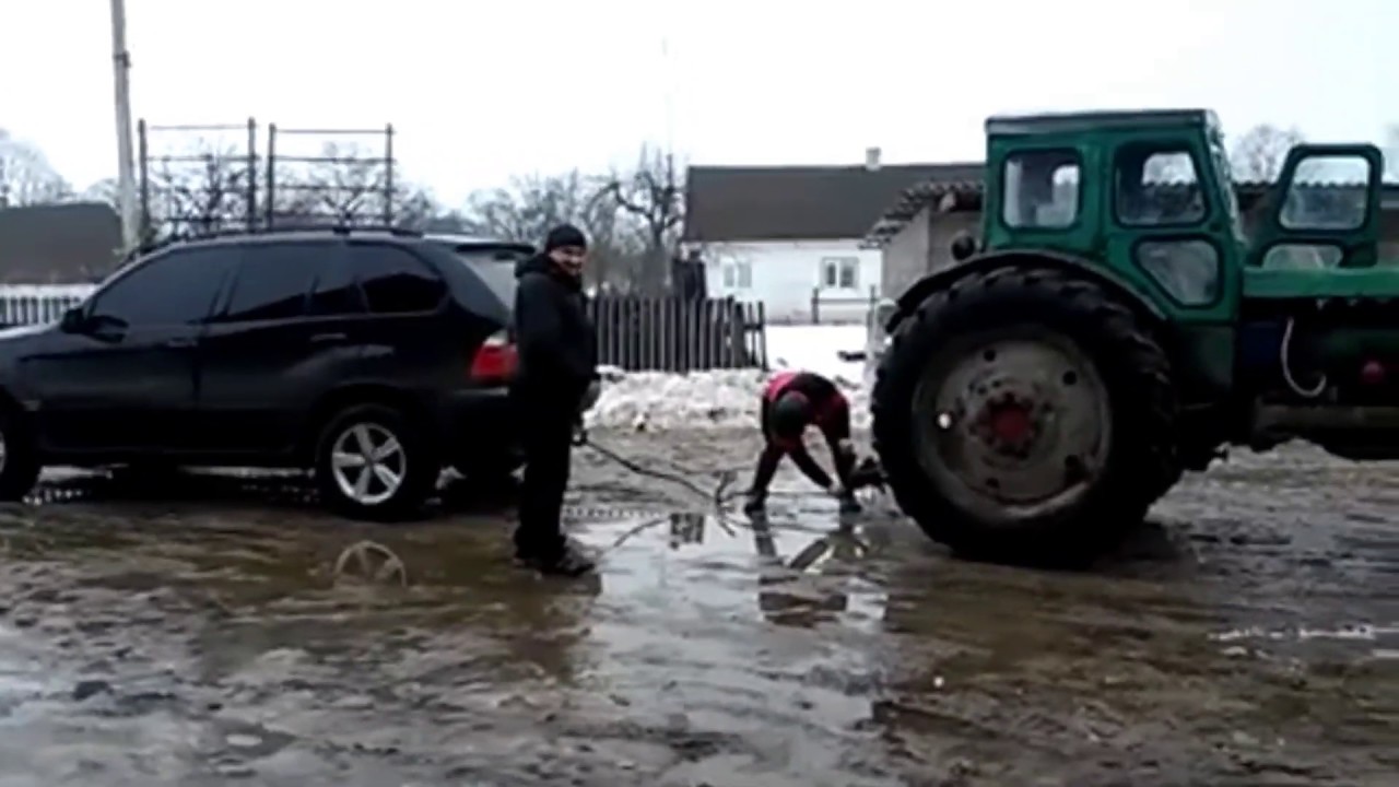 Трактор против автомобиля