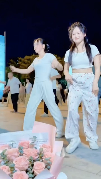 #dance #bestshuffle #fashion #dancer #trend #shuffle #cuttingshapes #shuffling #trending #dancing